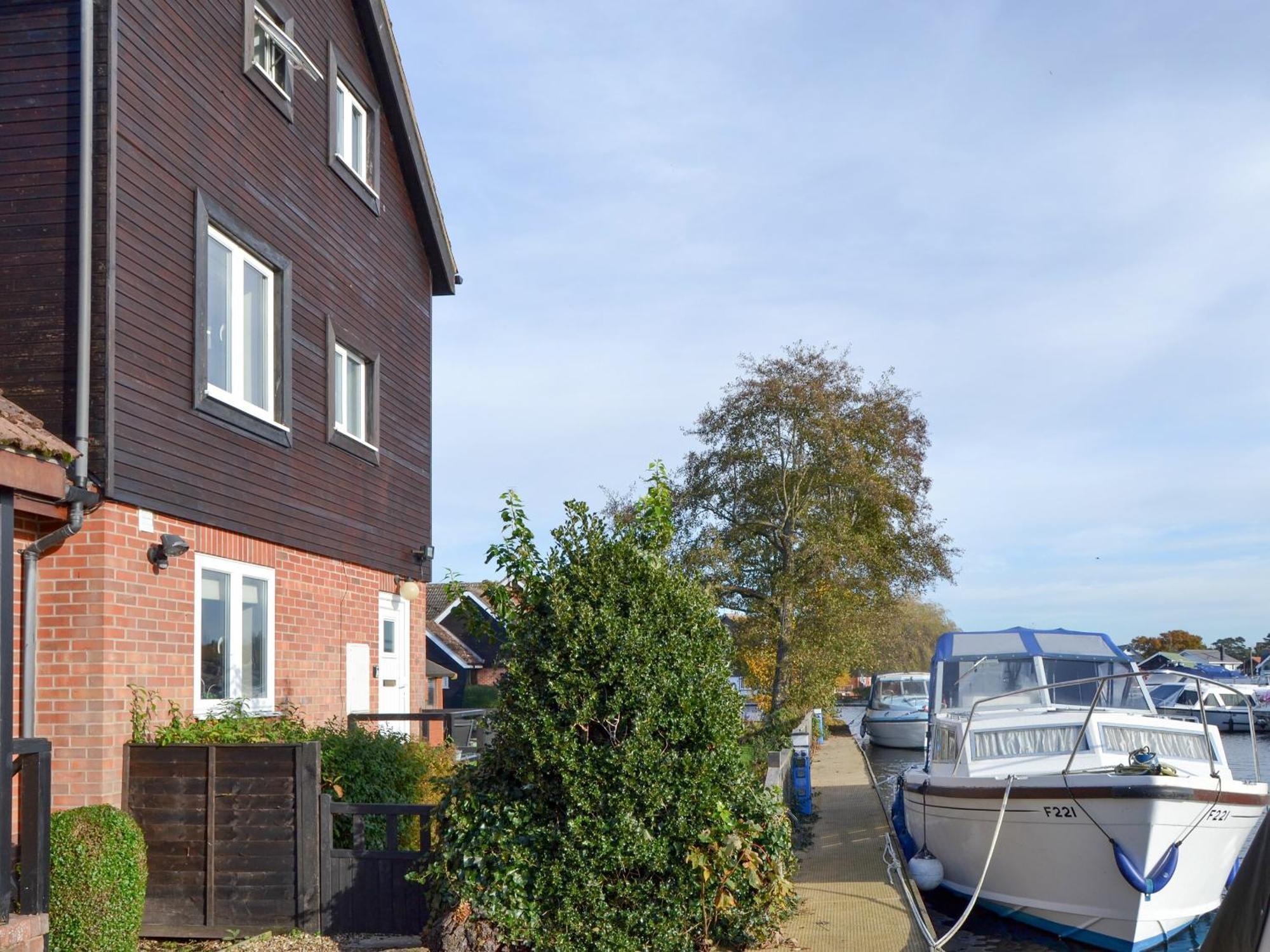 Davids Island Villa Wroxham Exterior photo