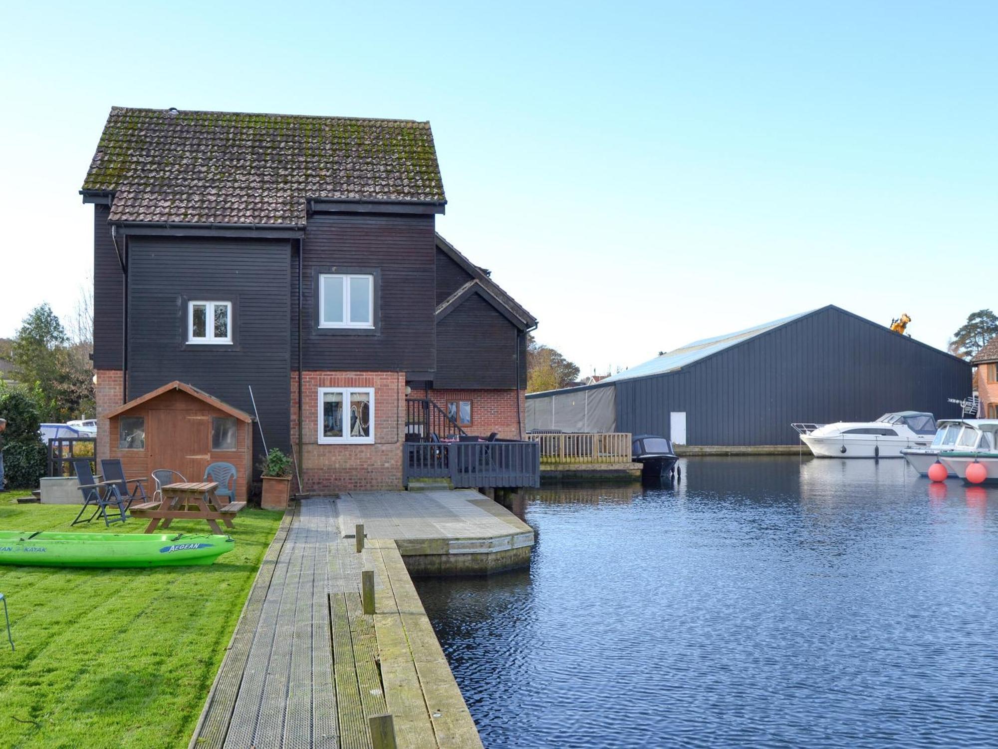 Davids Island Villa Wroxham Exterior photo